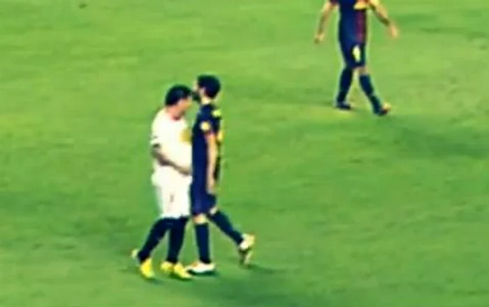 
    Momentul "loviturii" primite de Fabregas  