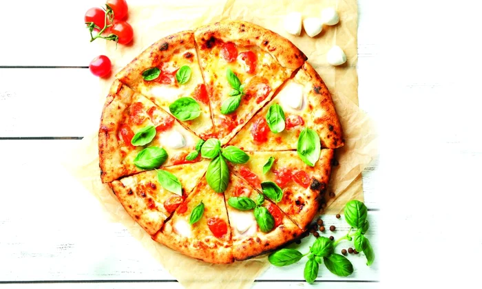 Margherita, pizza regală în culorile steagului italian jpeg