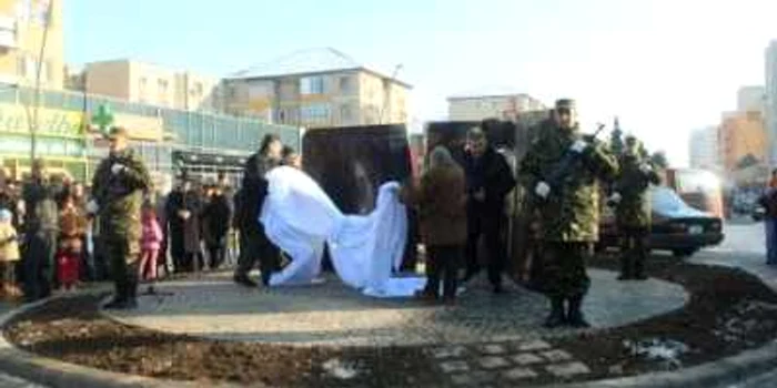 Dezvelirea monumentului Revoluţiei din Alba Iulia în 21 decembrie 2010 