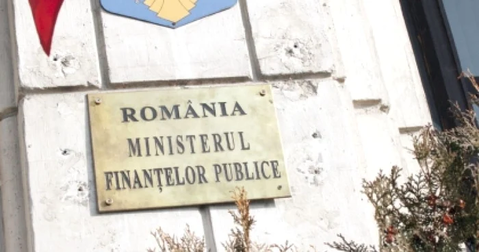 Aproximativ 200 de sindicalişti au protestat marţi în faţa sediului Ministerului de Finanţe   FOTO Adevărul