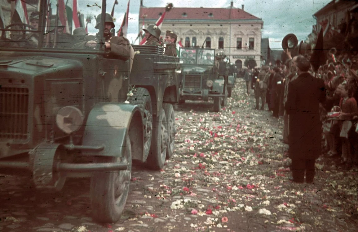 Intrarea trupelor maghiare în Târgu Secuiesc după Dictatul de la Viena FOTO arhiva