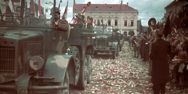 Intrarea trupelor maghiare în orașul Târgu Secuiesc, după Dictatul de la Viena (© Fortepan — ID 3974) 