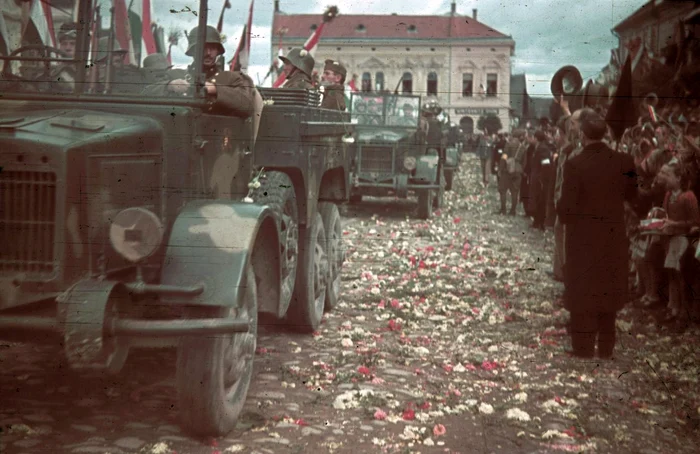 Intrarea trupelor maghiare în Târgu Secuiesc după Dictatul de la Viena FOTO arhiva