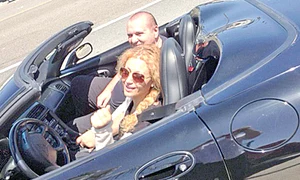 Solista se plimbă acum cu un Bentley Continental GT (FOTOGRAFII: ARHIVA PERSONALĂ) jpeg