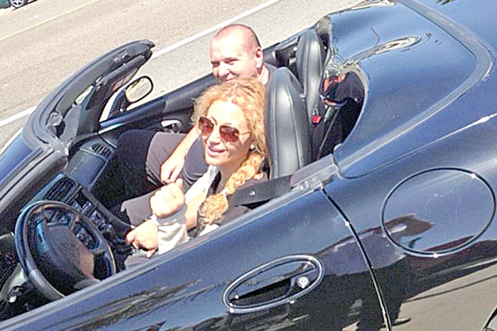 Solista se plimbă acum cu un Bentley Continental GT (FOTOGRAFII: ARHIVA PERSONALĂ)