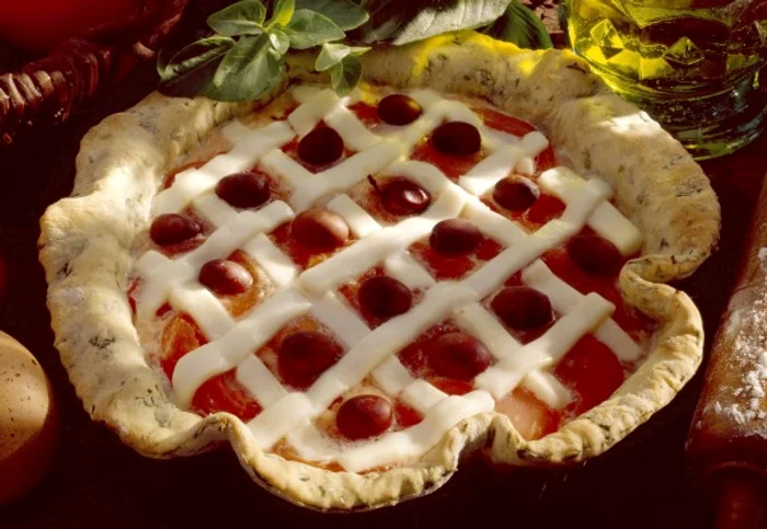 
    O tartă delicioasă cu roşiiclickpoftabuna.ro  