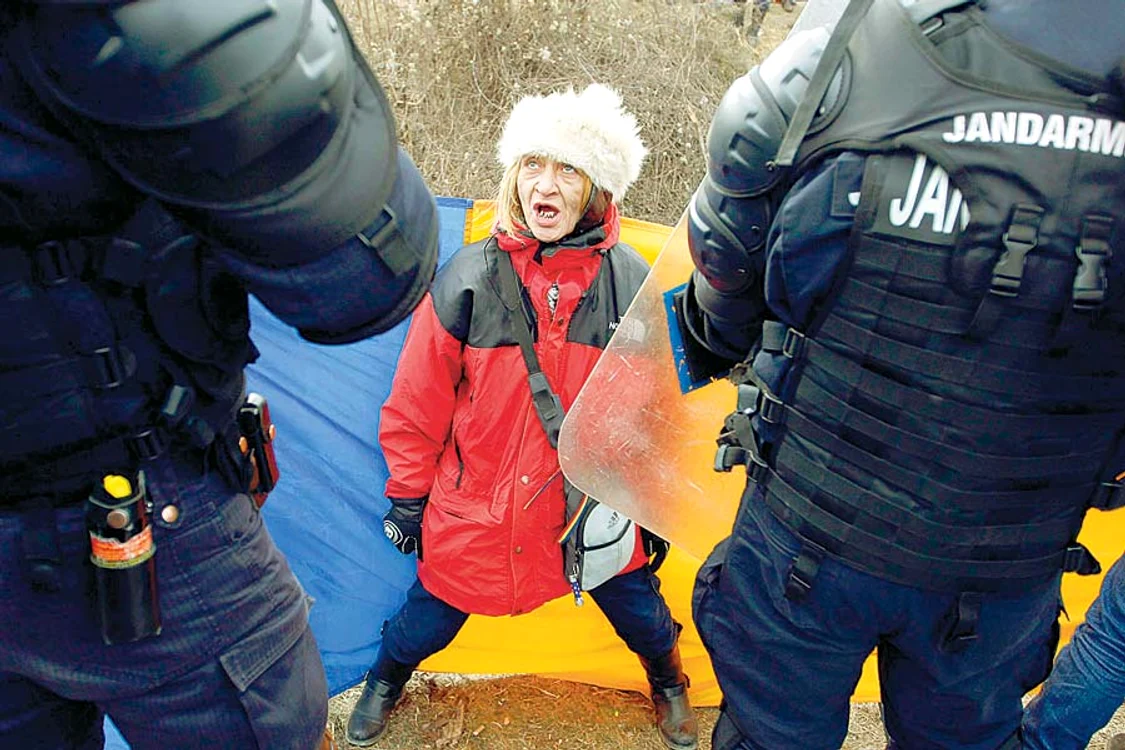 «Războiul» de la Pungeşti (Fotografii: Reuters)