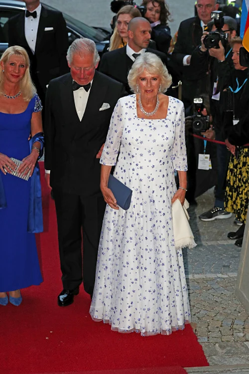 Camilla adoptă un stil tradițional 