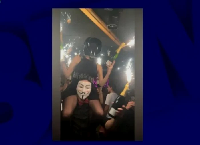 Fotografia care arată primele flăcări ale incendiului din Crans-Montana. FOTO: BFMTV 