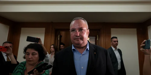 Nicolae Ciucă vorbește presei la finalul ședinței Biroului Politic Naţional al PNL, la sala grupului PNL din Camera Deputaţilor, în Palatul Parlamentului din București. FOTO Inquam Photos / George Călin