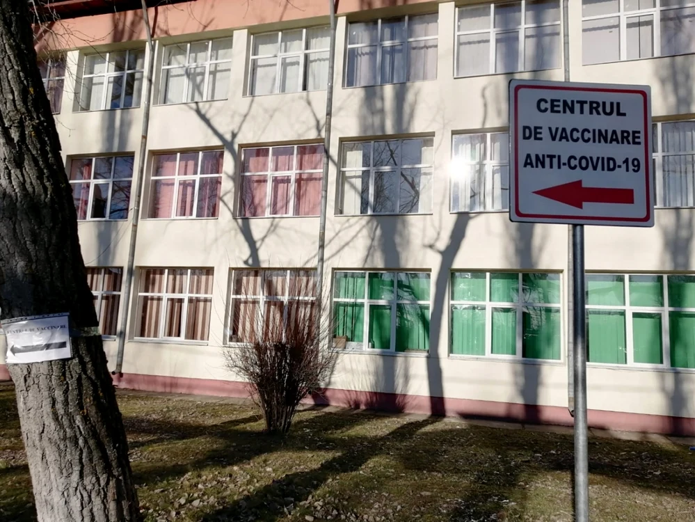 În Slatina sunt două centre de vaccinare în care profesorii pot ajunge FOTO: C.F.