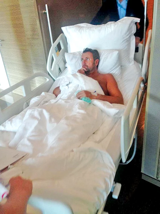 Cătălin Botezatu  a fost operat,  în urmă cu trei ani,  la o clinică din  Turcia. Medicii  i-au montat două  stenturi la inimă
