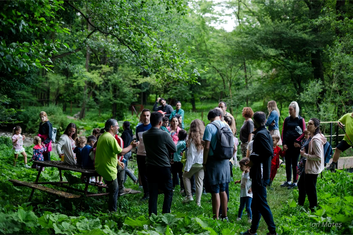 Festivalul licuricilor din Costesti Vâlcea Foto Oltenia de sub munte geoparc aspirant UNESCO