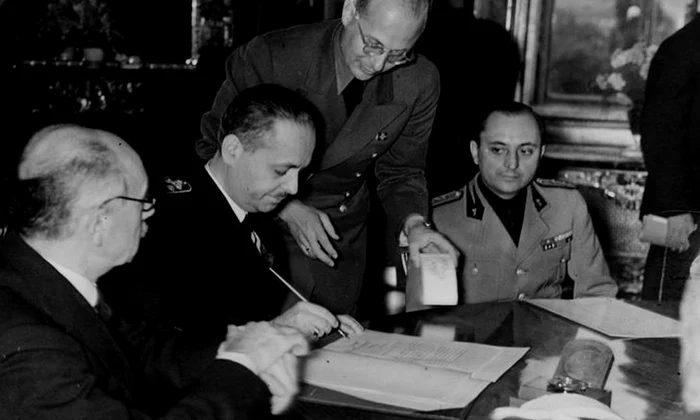 Calendar 30 august: 1940   Dictatul de la Viena: România a fost obligată să cedeze Ungariei partea de nord a Transilvaniei jpeg