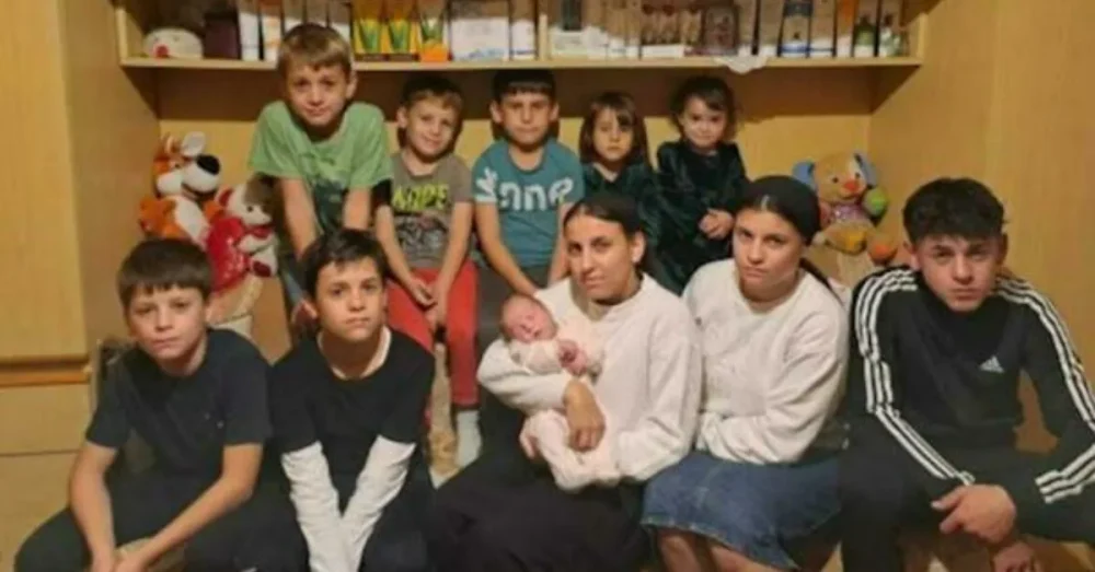 Doi români din Italia au devenit părinți pentru a 12-a oară: „Bucuria depășește oboseala”