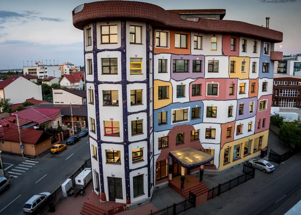 Hundertwasser House din București se vinde. Foto: Imobiliare.ro
