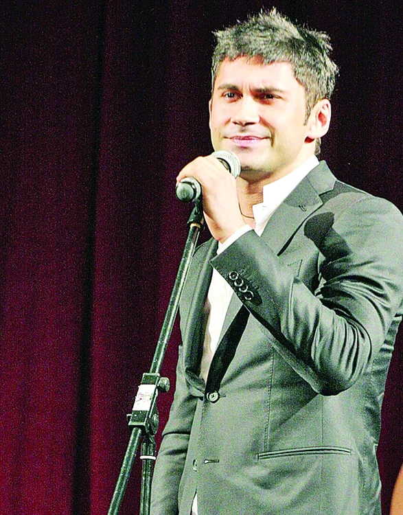 
    Acum- Luni seară, la  Superlativele VIP,  Bălan şi-a etalat  obrăjorii bucălaţi (foto: VIP)  