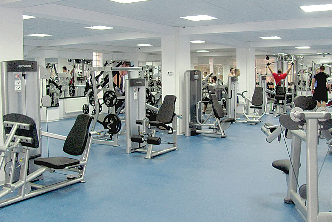 Sala se întinde pe o suprafaţă generoasă, dar rareori va putea utilizată la capacitate maximă