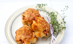 Muffins aromate cu rosii si branza jpeg