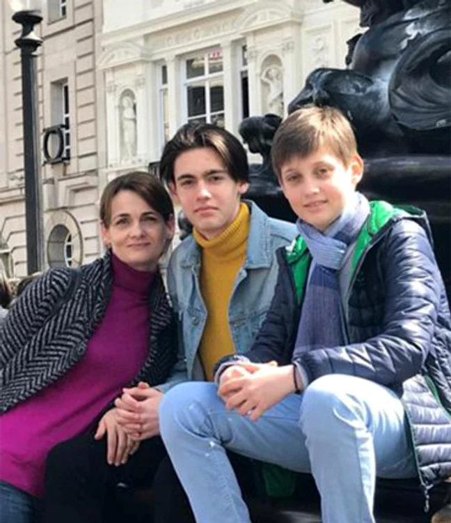 
    Elvira Deatcu şi fiul cel mare, Luca  