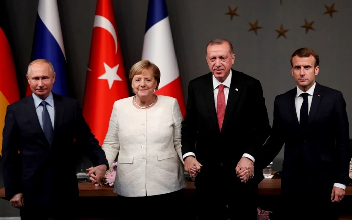 Vladimir Putin,Angela Merkel, Recep Tayyip Erdogan şi Emmanuel Macron (de la stanga la dreapta)