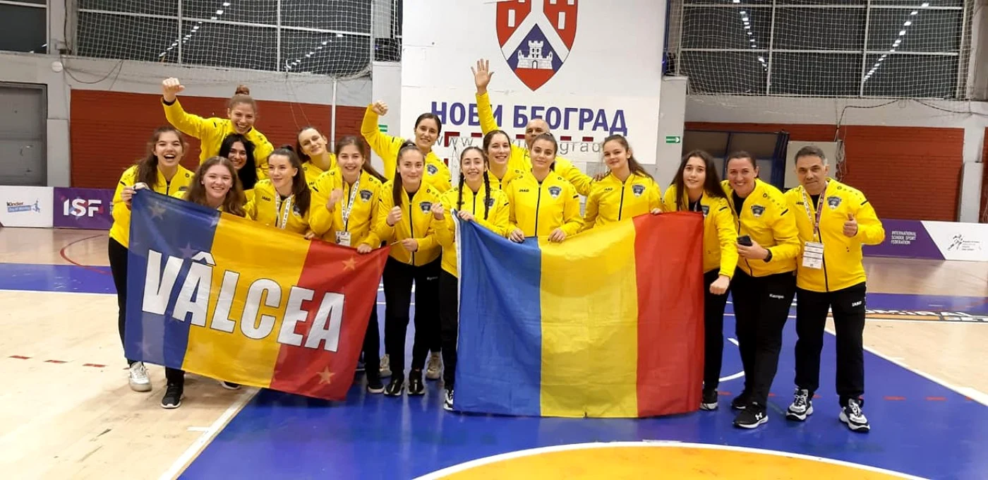 Campioana Naţională a României la handbal feminin şcolar - echipa Colegiului Energetic Râmnicu Vâlcea - locul III la Campionatul Mondial Foto Adevărul - credit Colegiul Energetic Râmnicu Vâlcea