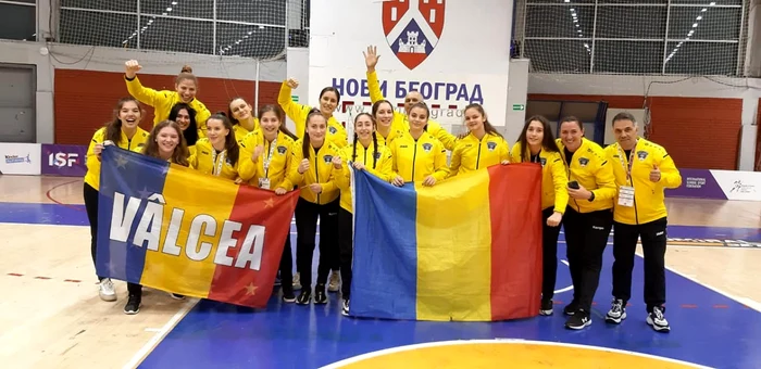 Campioana Naţională a României la handbal feminin şcolar - echipa Colegiului Energetic Râmnicu Vâlcea - locul III la Campionatul Mondial Foto Adevărul - credit Colegiul Energetic Râmnicu Vâlcea