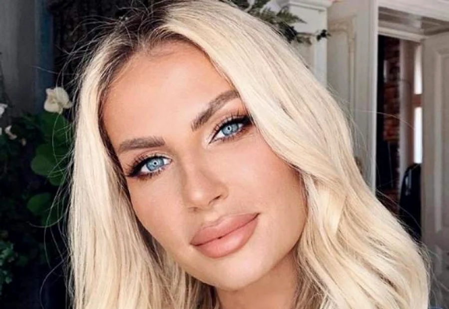 Andreea Bănică și-a etalat sânii pe Instagram într-un sutien minuscul!