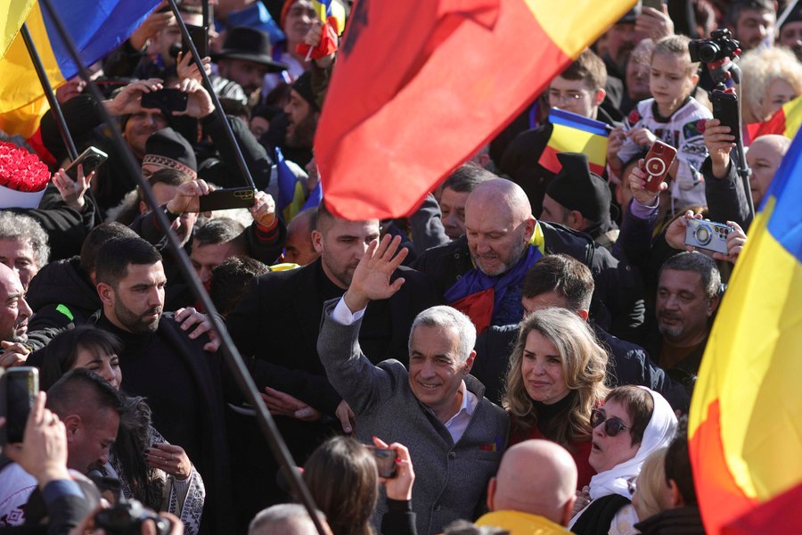 Călin Georgescu și-a depus candidatura la alegerile prezidențiale. Imediat au apărut și contestațiile