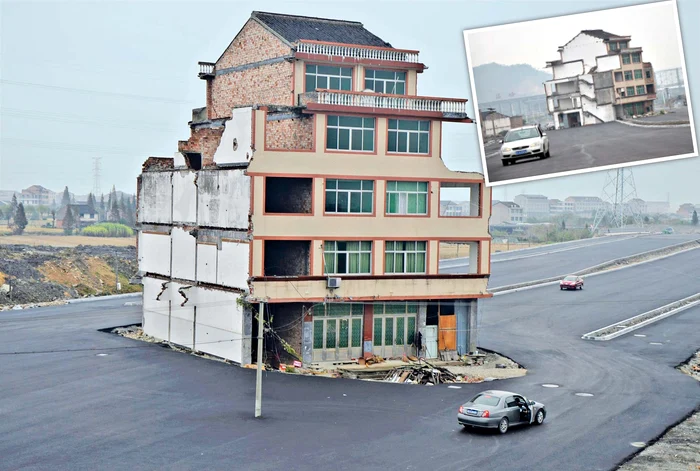 
    Din fericire, nu  foarte mulţi  şoferi ştiu că  şoseaua a fost  dată în folosinţă  şi încă nu e trafic  