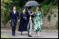 Jack Brooksbank, Prințesa Eugenie, Edoardo Mapelli Mozzi și Prințesa Beatrice la nunta lui Peter Phillips cu Harriet Sperling   profimedia 1108326521 jpg