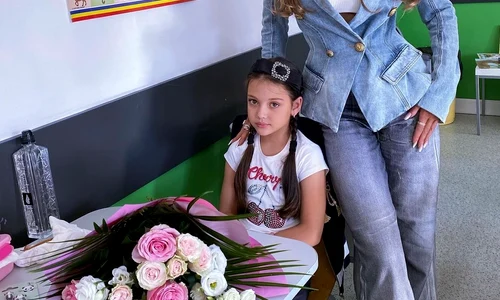  Bianca Drăgușanu (41 de ani) și Victor Slav ( 43 de ani) s-au bucurat azi pentru Sofia, fetița lor, care a început clasa I-a