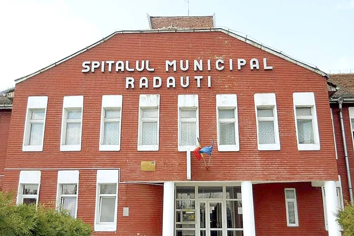 Scandal de proporţii la Maternitatea Rădăuţi (FOTO: SANDRINIO NEAGU)