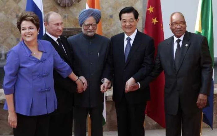 BRICS în 2012, adică Dilma Rousseff a Braziliei, Vladimir Putin al Rusiei, Manmohan Singh al Indiei, Hu Jintao al Chinei şi Jacob Zuma al Africii de Sud