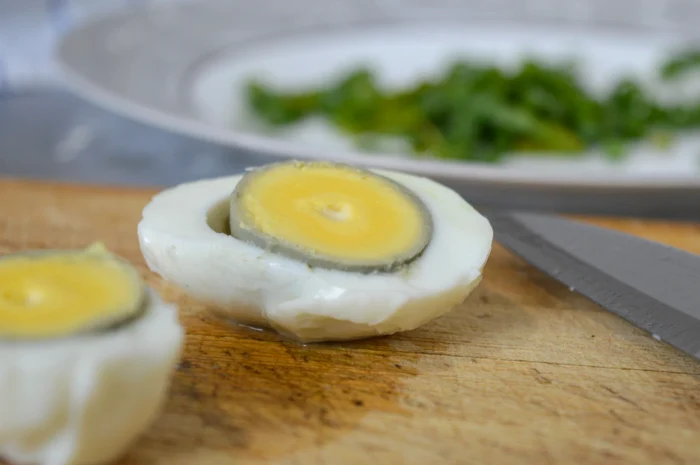 Inelul verde de pe gălbenușul oului fiert Foto: shuterstock