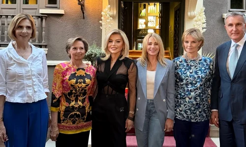Nadia Comăneci și Loredana Groza alături de Principesa Maria, Principesa Sofia, Majestatea Sa Margareta și Principele Radu   FOTO Instagram (2) jpg