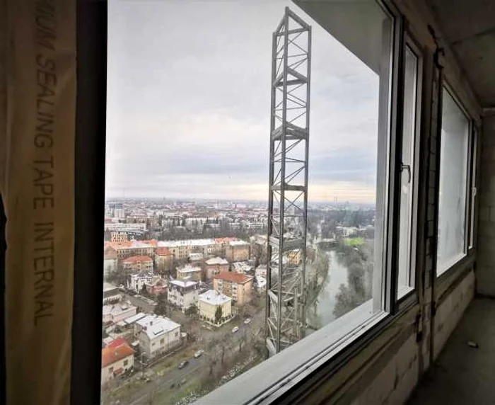 Panorama Timişoarei din locuinţa aflată la etajul 20  FOTO Ş.Both