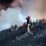 etna turisti gif