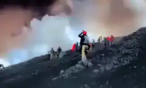 etna turisti gif