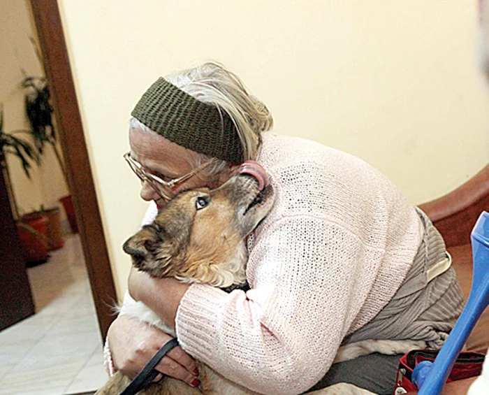 Elena îl iubeşte foarte mult pe Tibi