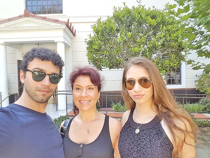 Camelia Ciobanu are un băiat pe nume Cristian și o fată pe nume Mariana