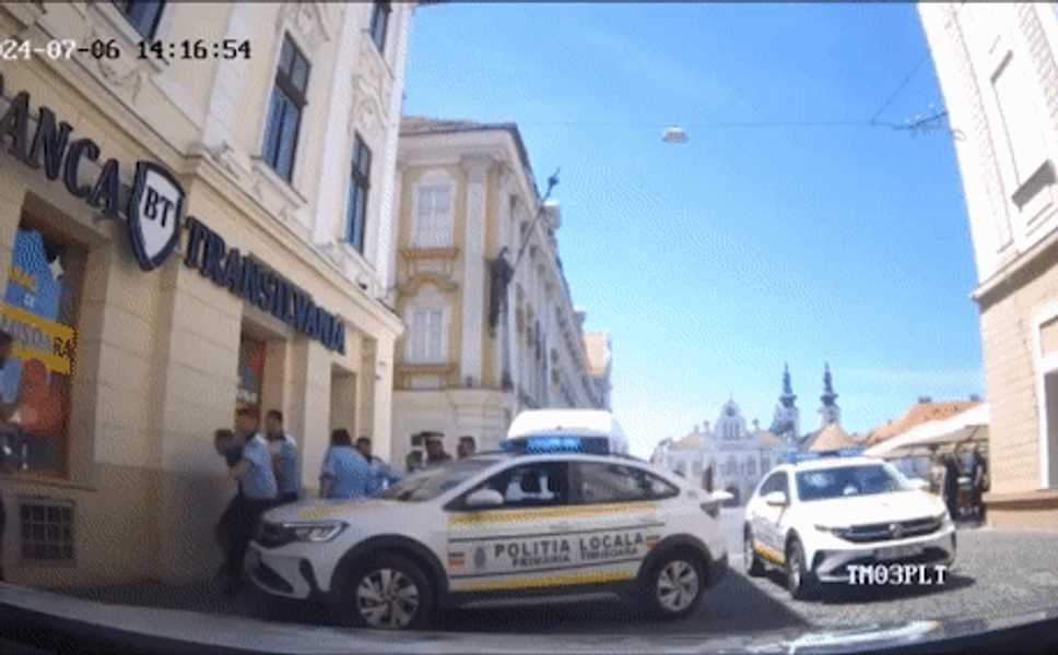 Un polițist a fost lovit de un șofer drogat în Timișoara. Vinovatul a fugit de la locul accidentului VIDEO