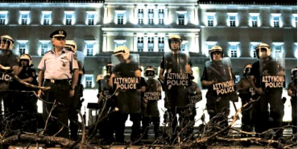 Protest în faţa Parlamentului