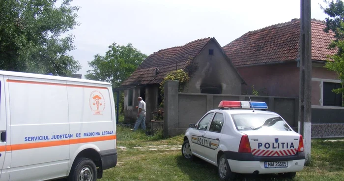 Ceea ce a mai rămas din locuinţa incendiată