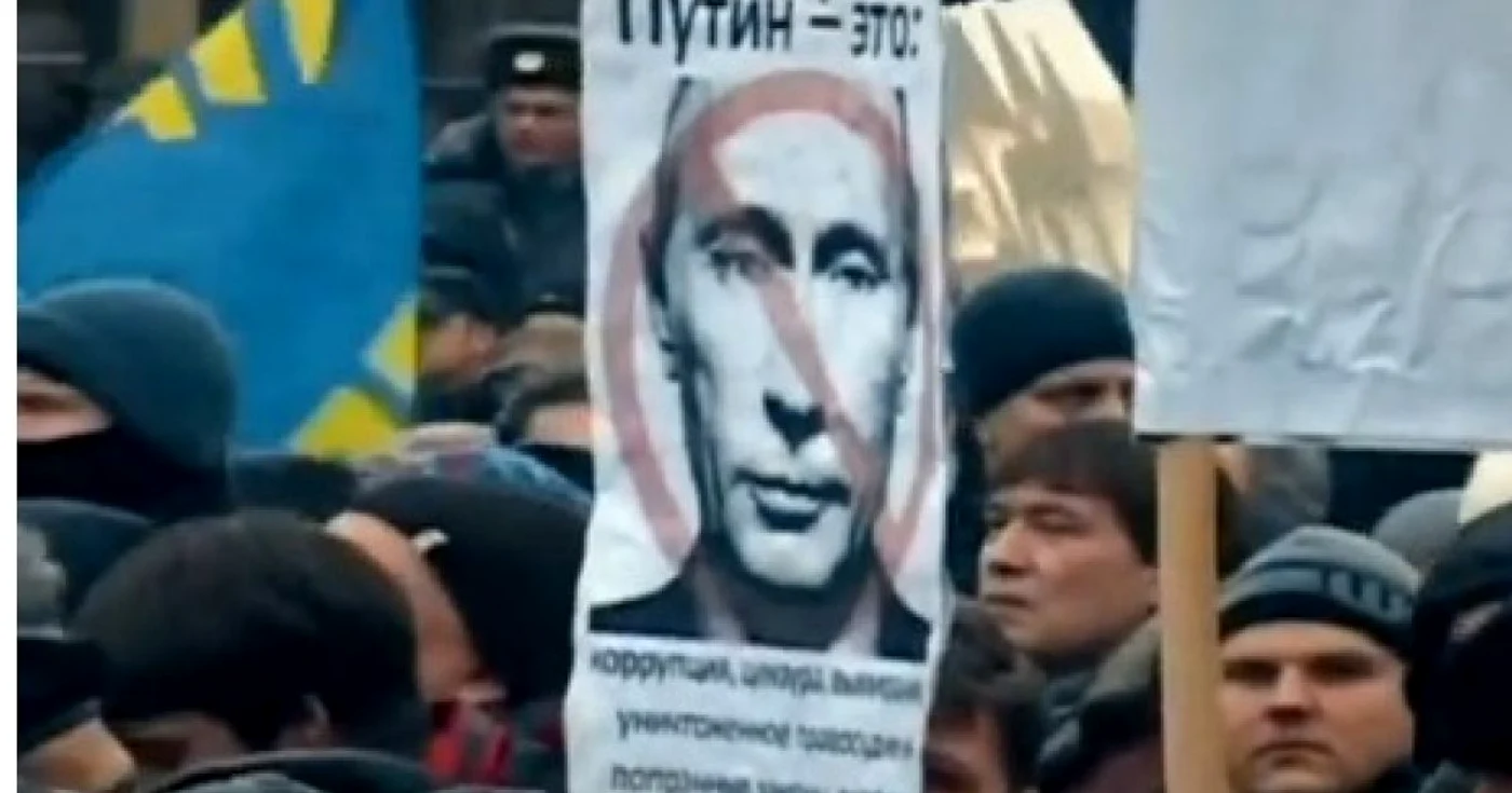 În luna decembrie în centrul Moscovei, sute de mii de oameni au cerut demisia lui Vladimir Putin