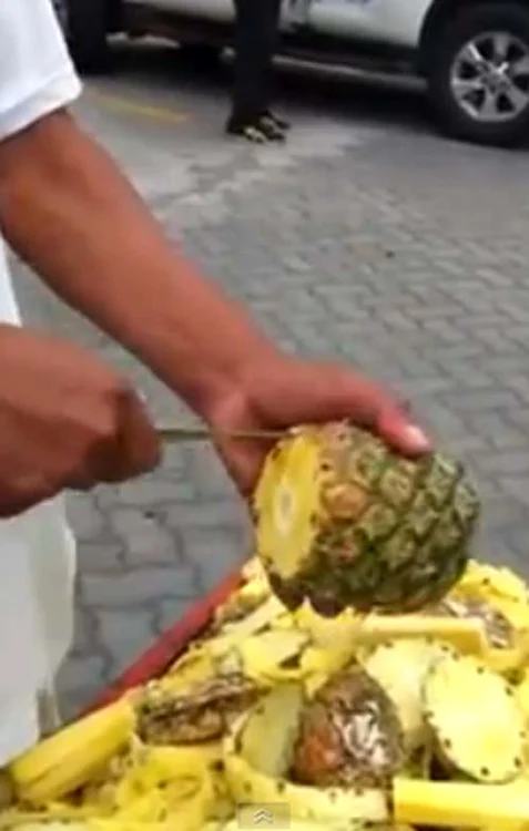 
    Cum se taie corect un ananas  