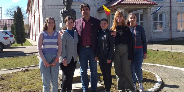 lucian florea cu participantele la olimpiada FOTO Lucian FLorea jpg