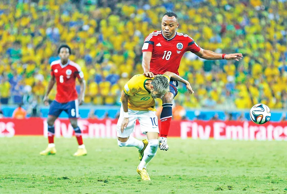 Columbianul Zuniga a intrat cu genunchiul în spatele lui  Neymar