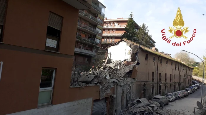 Clădire prăbușită în urma unei explozii Foto: Vigili del fuoco/X