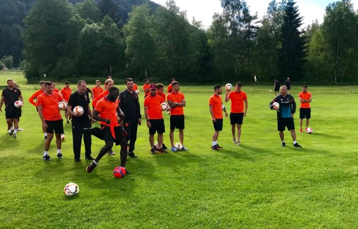 Jucătorii de la CFR Cluj, la startul traeului e golf cu piciorul